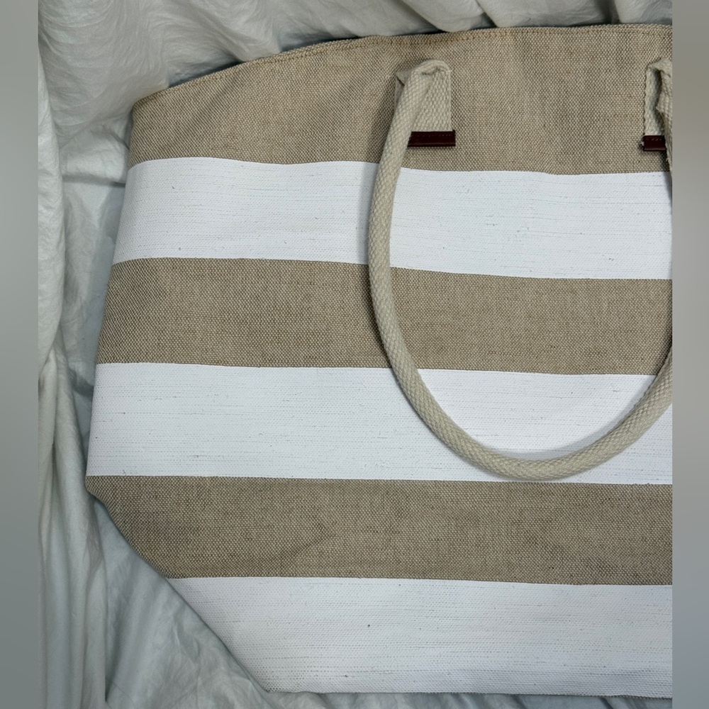 Women’s Large Tan and White Striped Reusable Tote Bag. - Picture 6 of 16